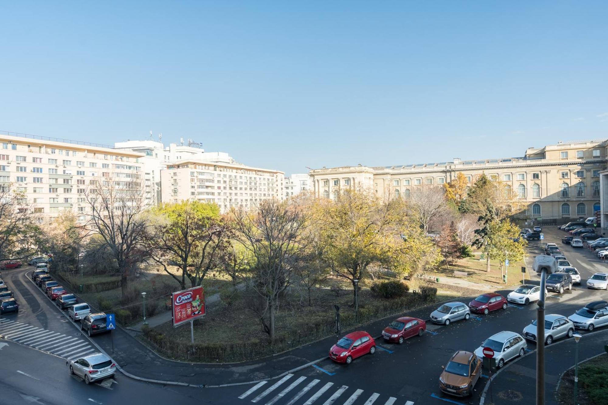 Top Location With Iconic View - Sala Palatului Бухарест Экстерьер фото